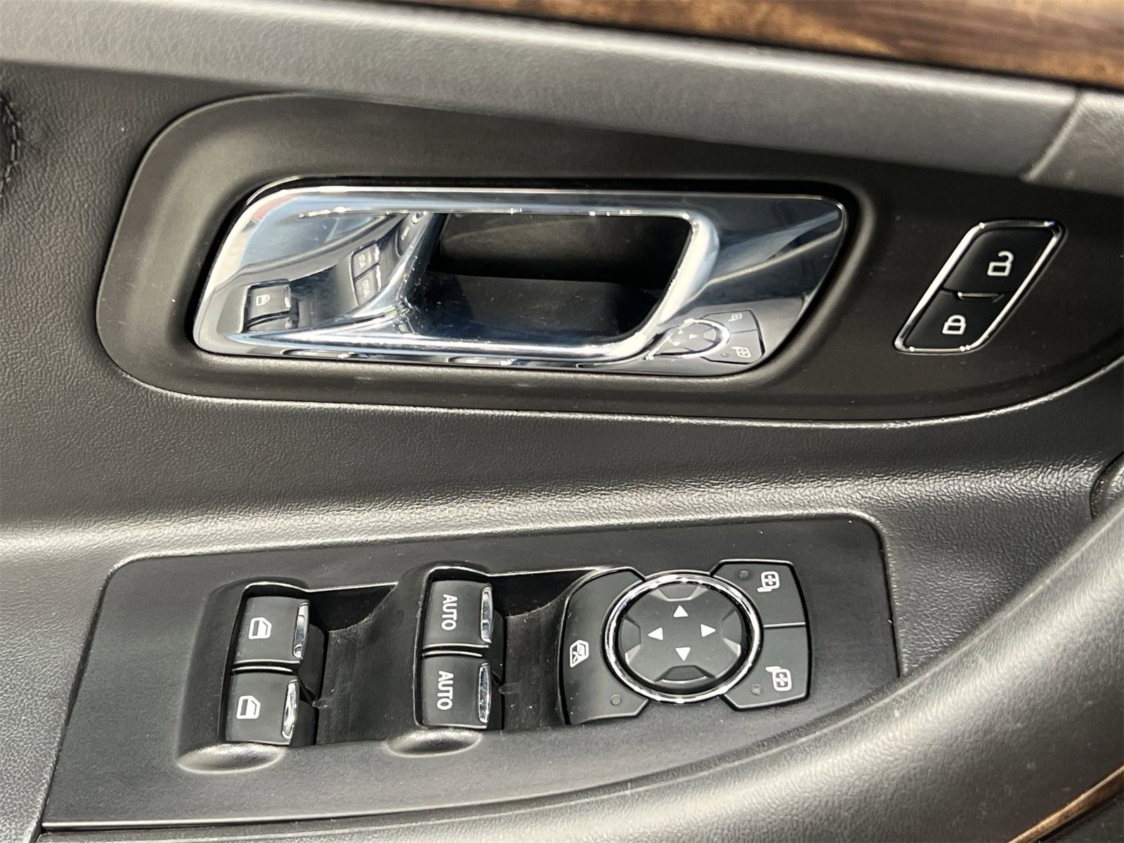 Used 2018 Ford Taurus Limited image 13