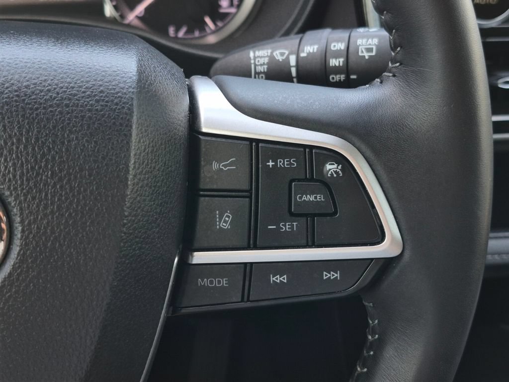 Used 2025 Toyota Highlander LE FWD image 20