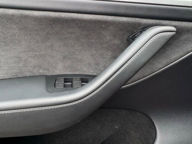 Used 2023 Tesla Model Y Long Range image 11