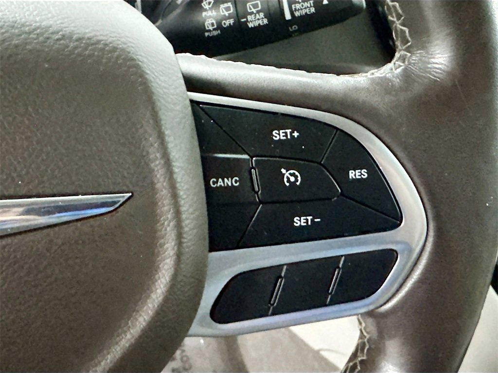 Used 2019 Chrysler Pacifica Touring-L Plus image 9