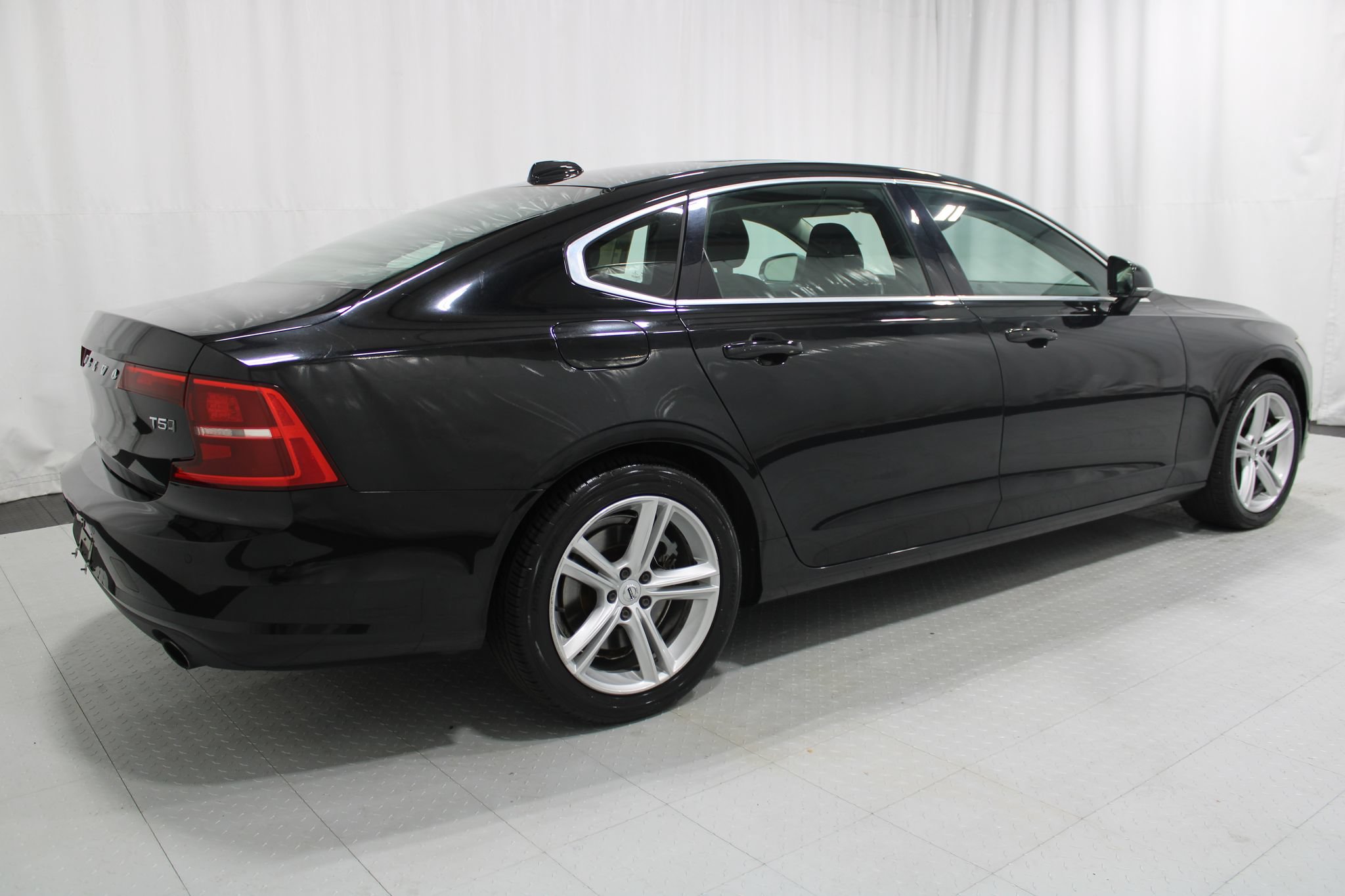Used 2018 Volvo S90 T5 Momentum w/ Convenience Package AWD/4WD image 6