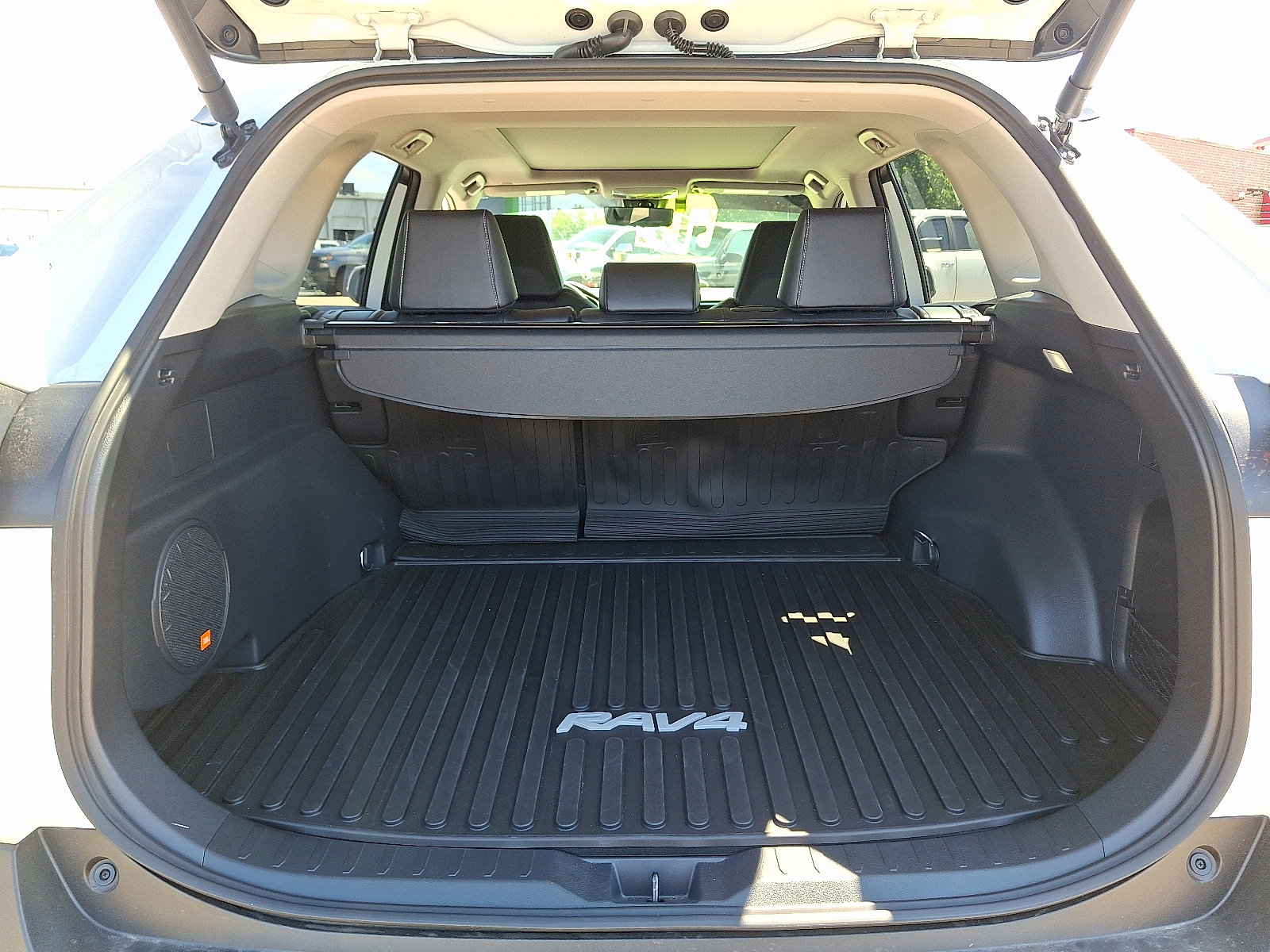 Used 2024 Toyota RAV4 Limited image 30