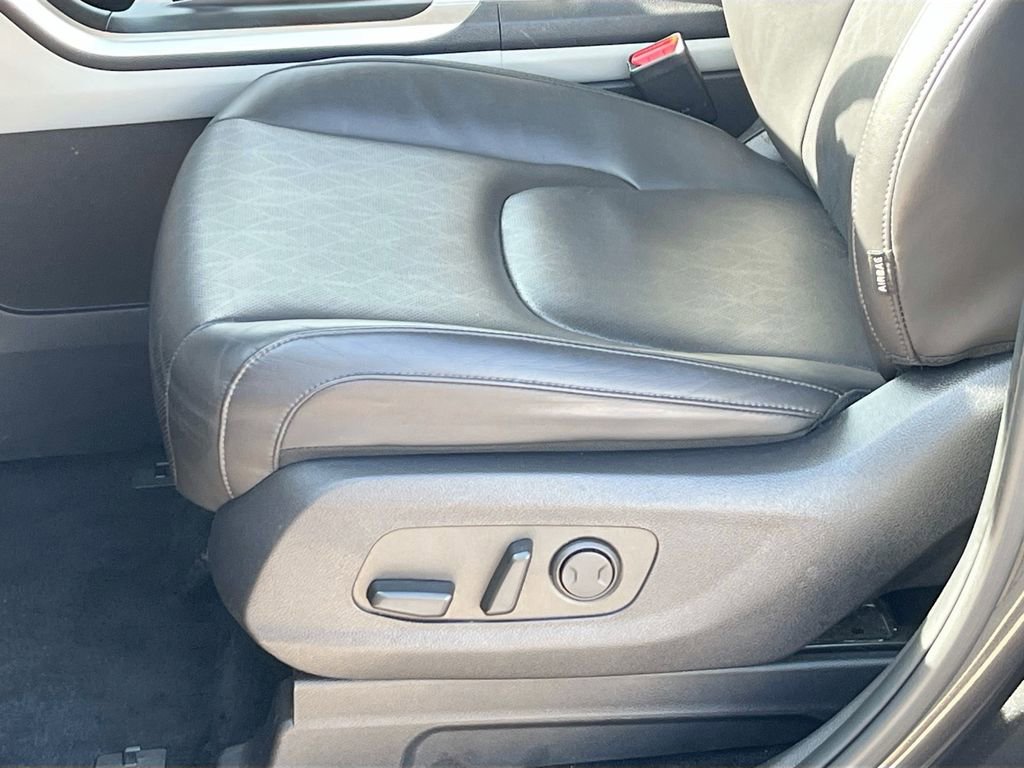 Certified 2024 Kia Carnival LX image 19