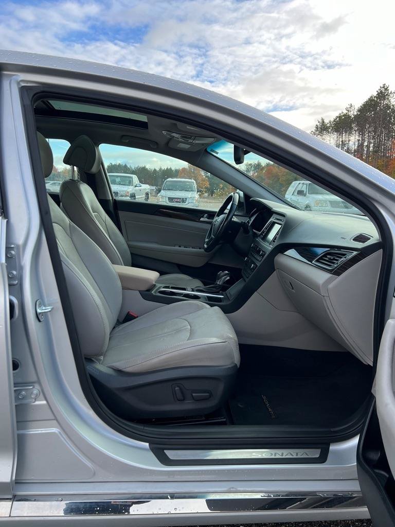 Used 2016 Hyundai Sonata Limited w/ Option Group 04 FWD image 15