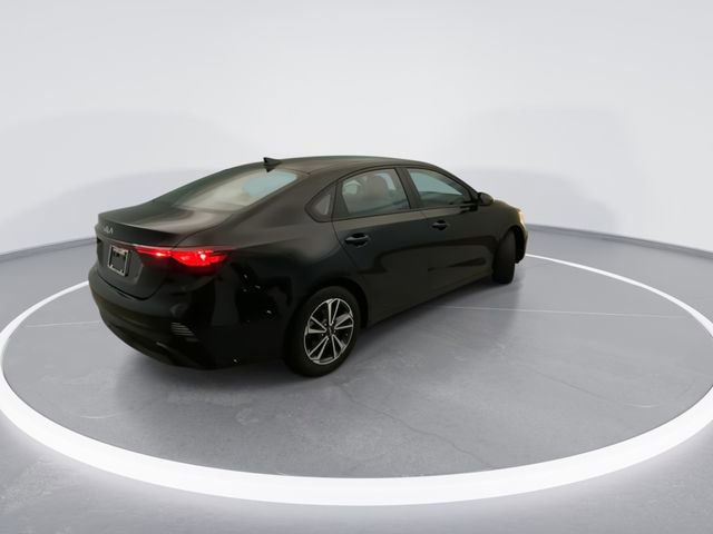 Used 2023 Kia Forte LXS image 6