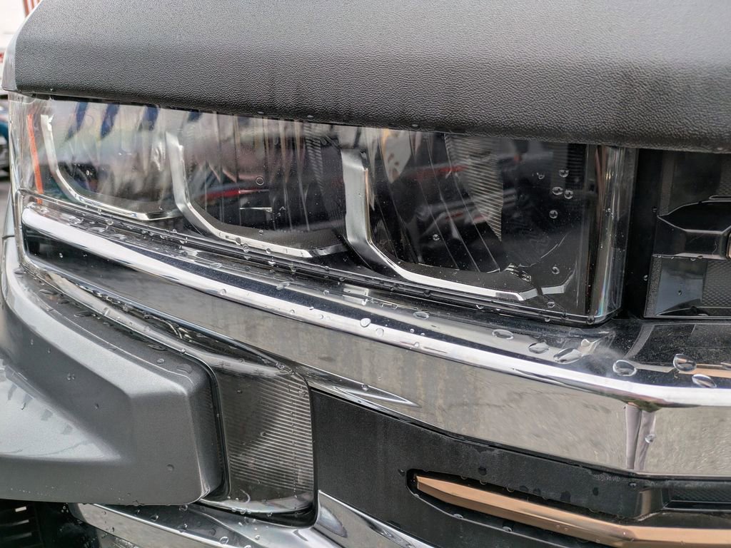 Used 2020 Chevrolet Silverado 1500 High Country w/ Technology Package image 11