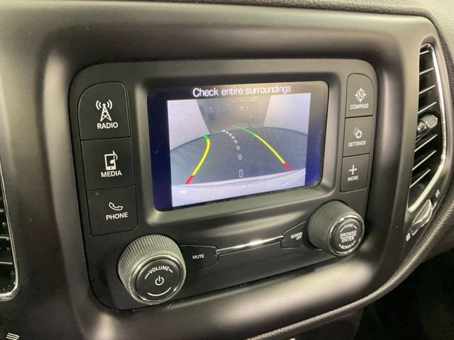 Used 2018 Jeep Compass Latitude w/ Cold Weather Group FWD image 11