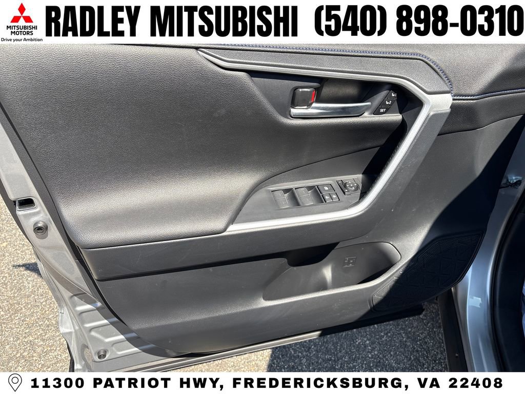 Used 2025 Toyota RAV4 XSE w/ Advanced Technology Package AWD/4WD image 5