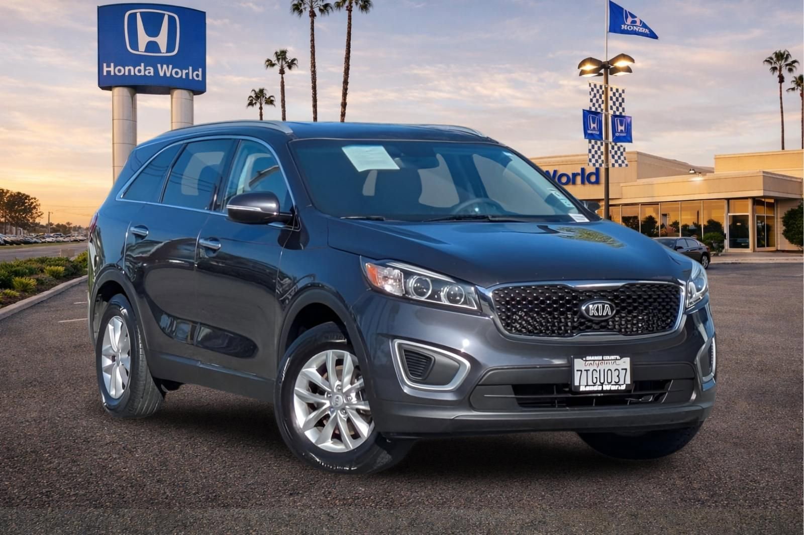 Used 2016 Kia Sorento LX image 2