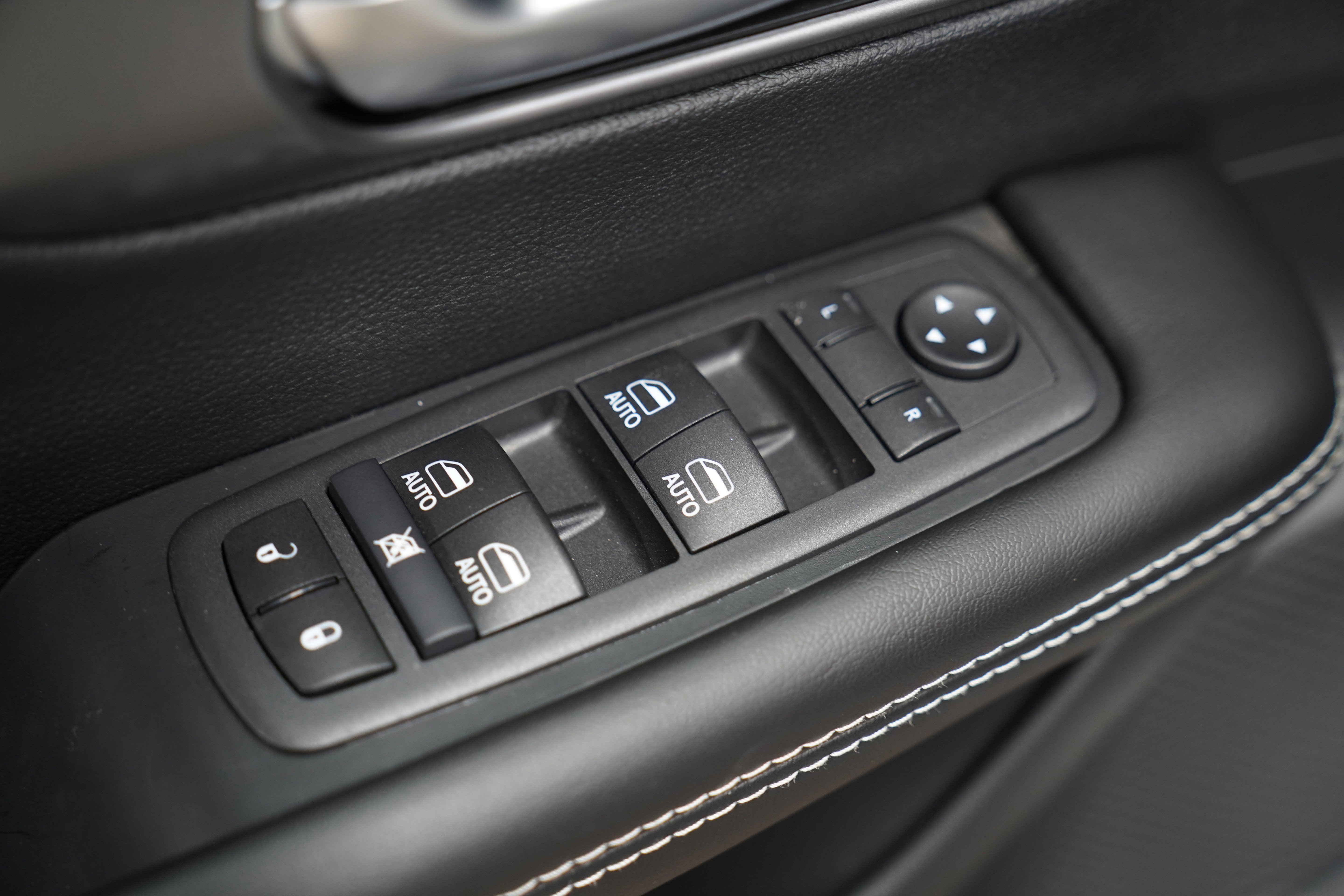 New 2026 Chrysler Voyager LX image 19