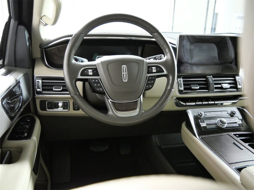Used 2022 Lincoln Navigator Reserve image 4