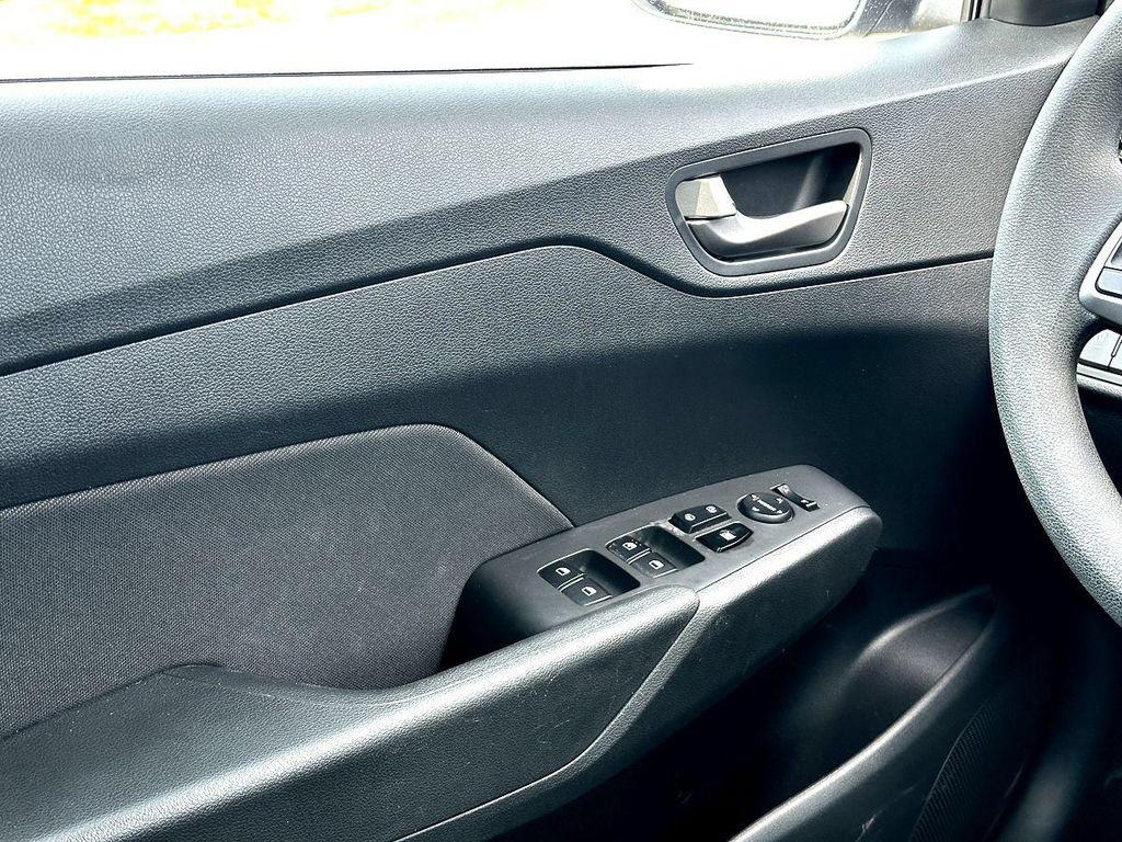 Used 2022 Hyundai Accent SEL w/ Cargo Package FWD image 28