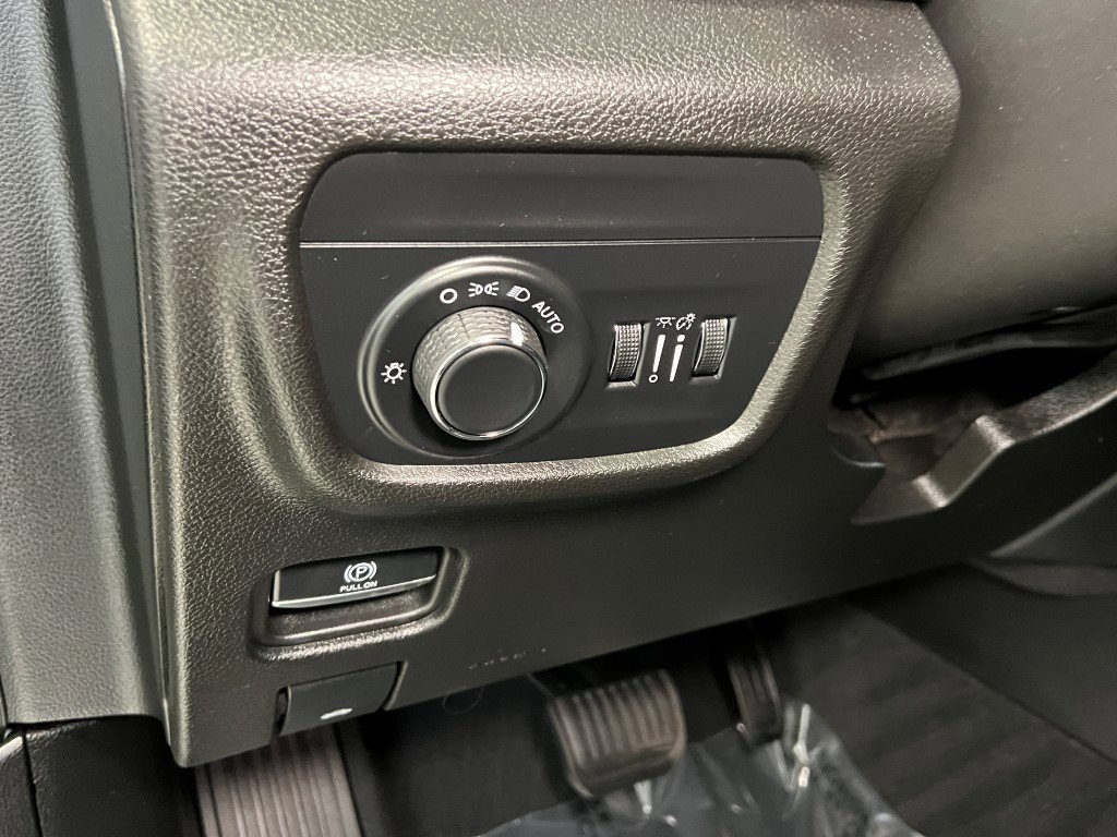 Certified 2023 Jeep Grand Cherokee Altitude image 32