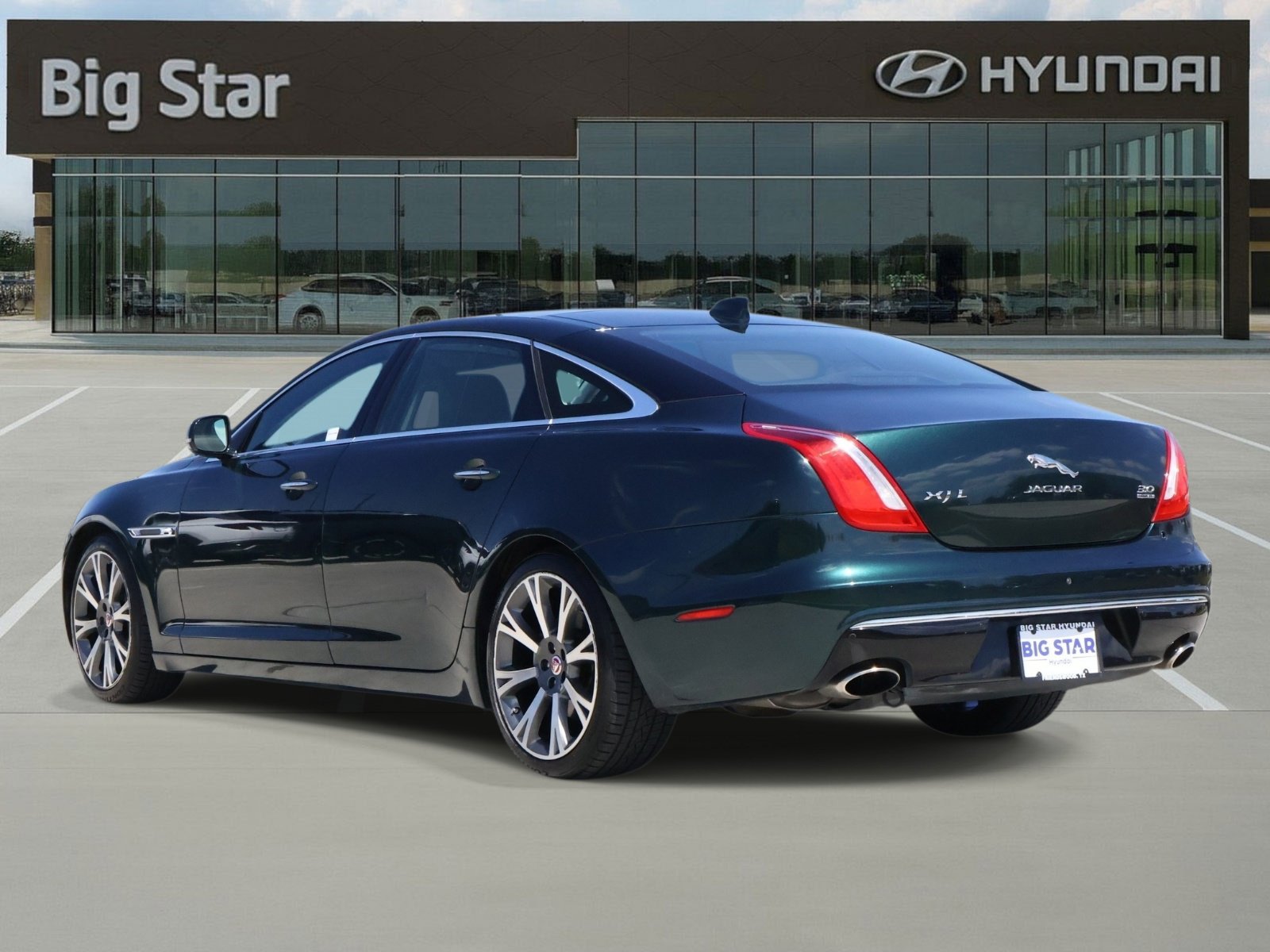 Used 2018 Jaguar XJ L Portfolio image 3