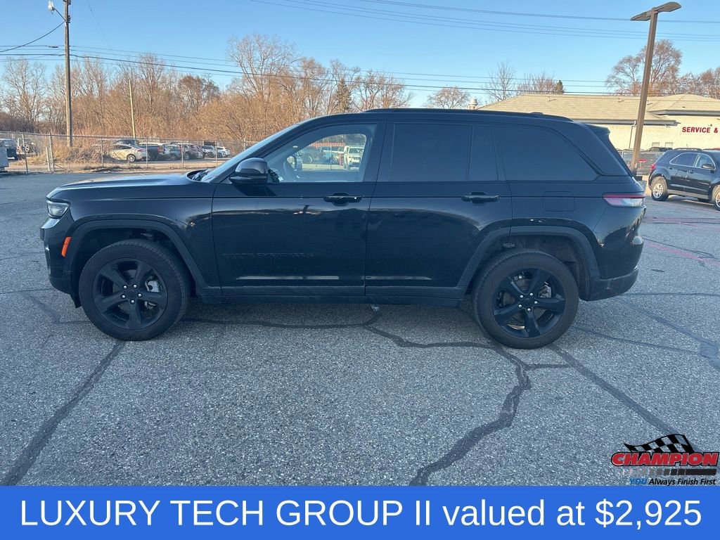 Used 2025 Jeep Grand Cherokee Limited w/ Luxury Tech Group II image 2