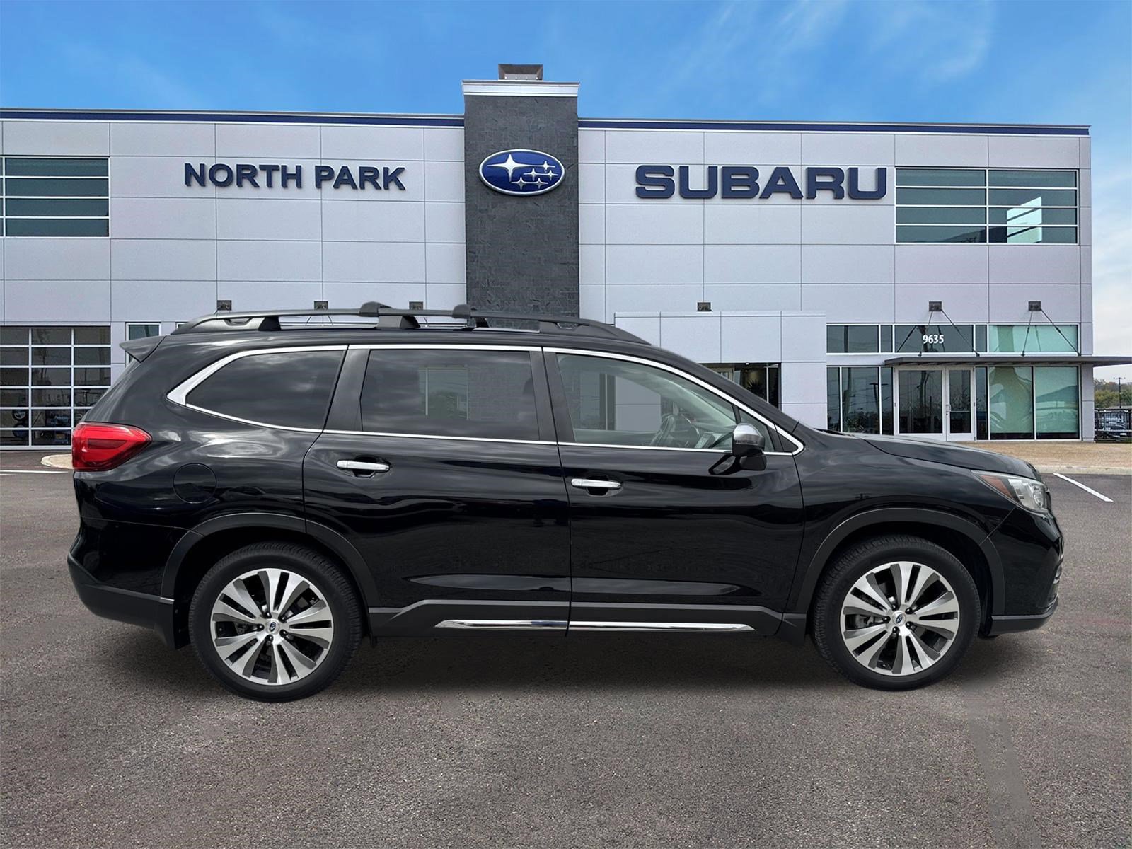 Used 2020 Subaru Ascent Touring w/ Popular Package #3 image 2