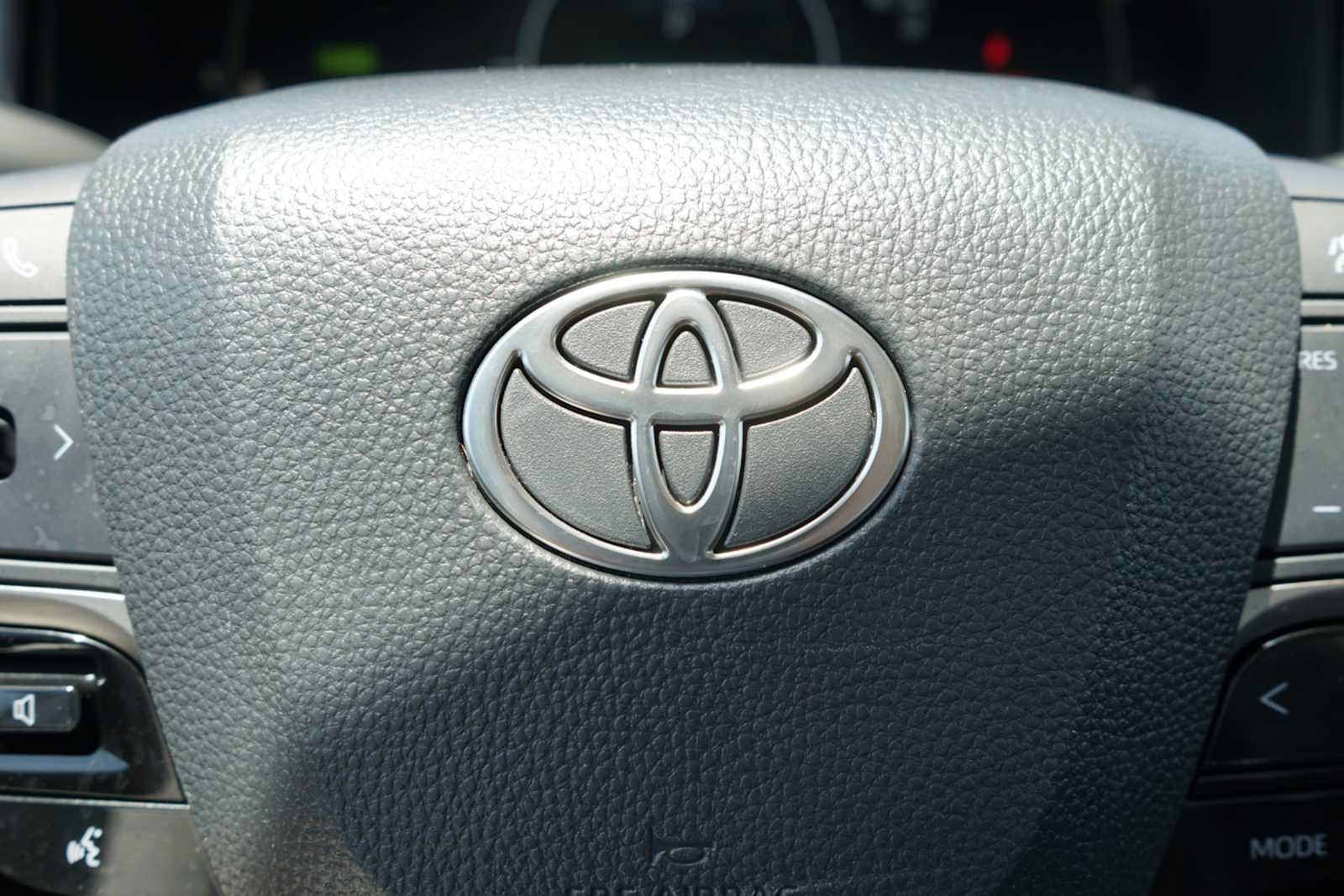 Used 2025 Toyota Camry LE FWD image 14