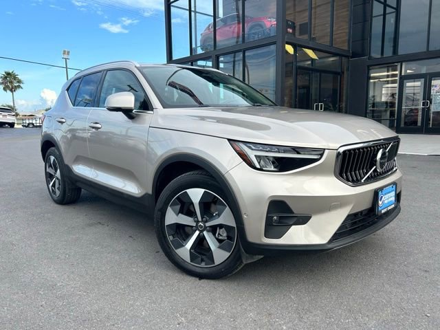 Used 2023 Volvo XC40 B5 Plus w/ Driver Assist Package AWD/4WD video 1