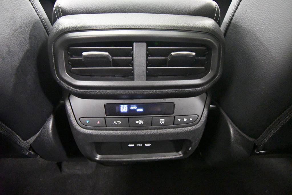 Used 2025 Honda Pilot Touring image 17