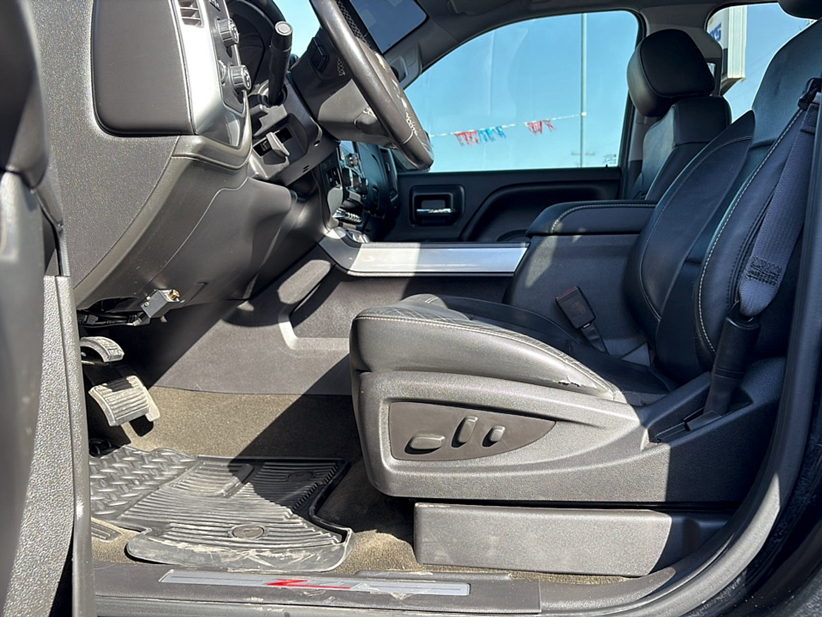 Used 2015 Chevrolet Silverado 1500 LTZ Z71 w/ Midnight Edition AWD/4WD image 18