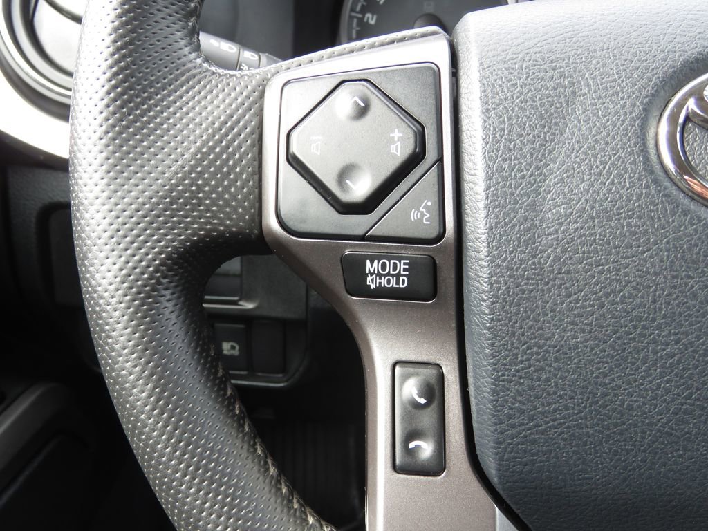 Used 2019 Toyota Tacoma SR5 AWD/4WD image 18