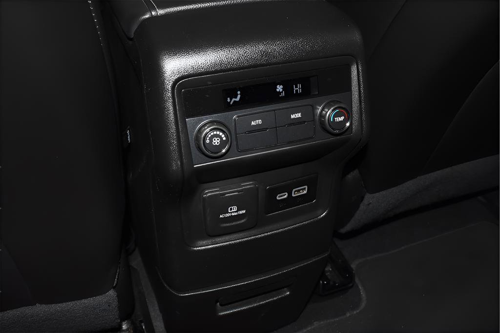 Used 2023 GMC Acadia SLT image 27