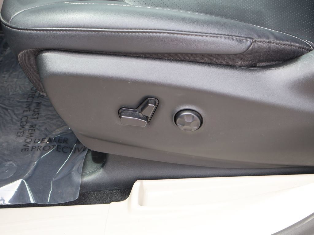 Used 2024 Chrysler Pacifica Touring-L FWD image 22