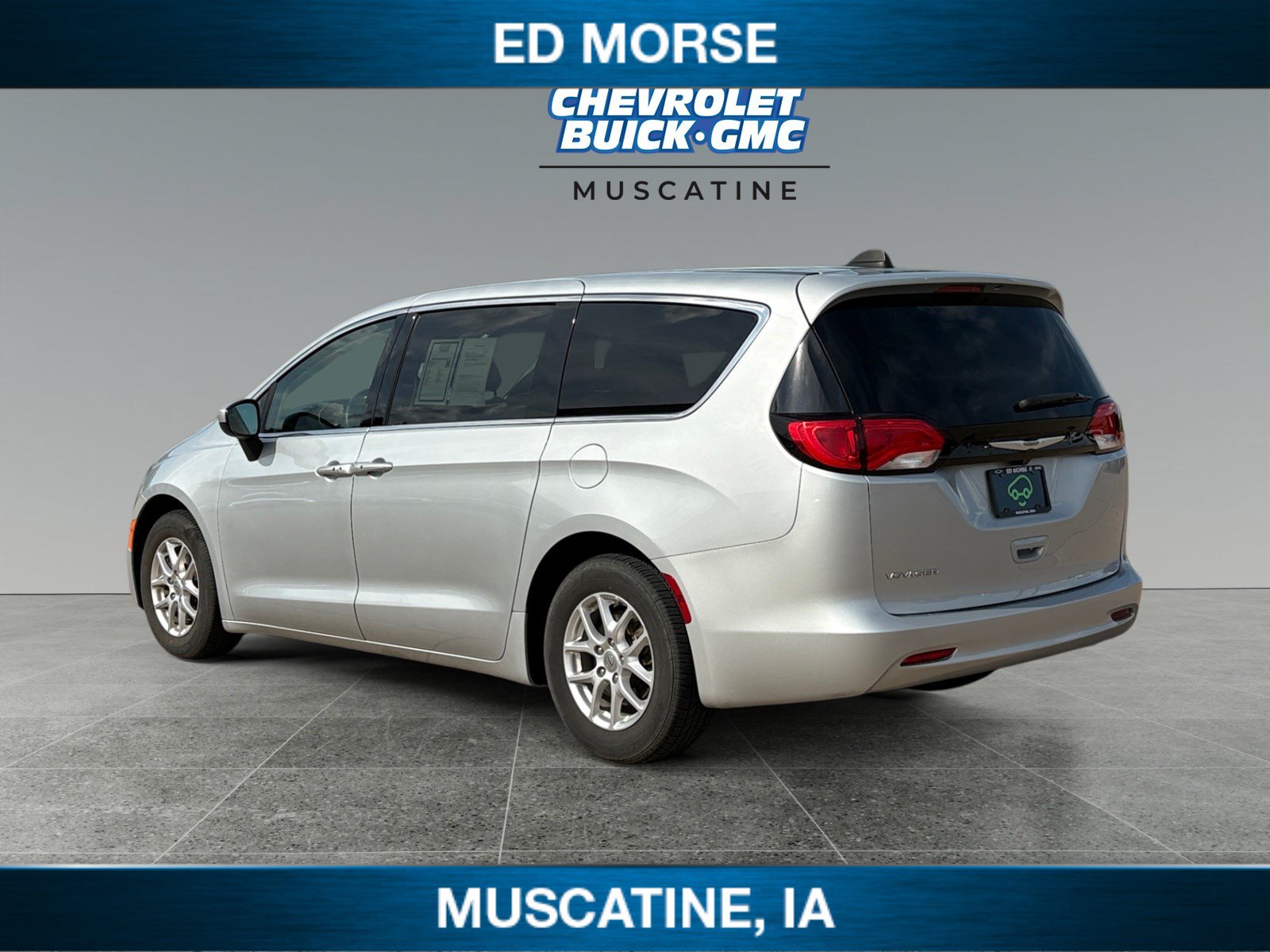 Used 2023 Chrysler Voyager LX FWD image 3