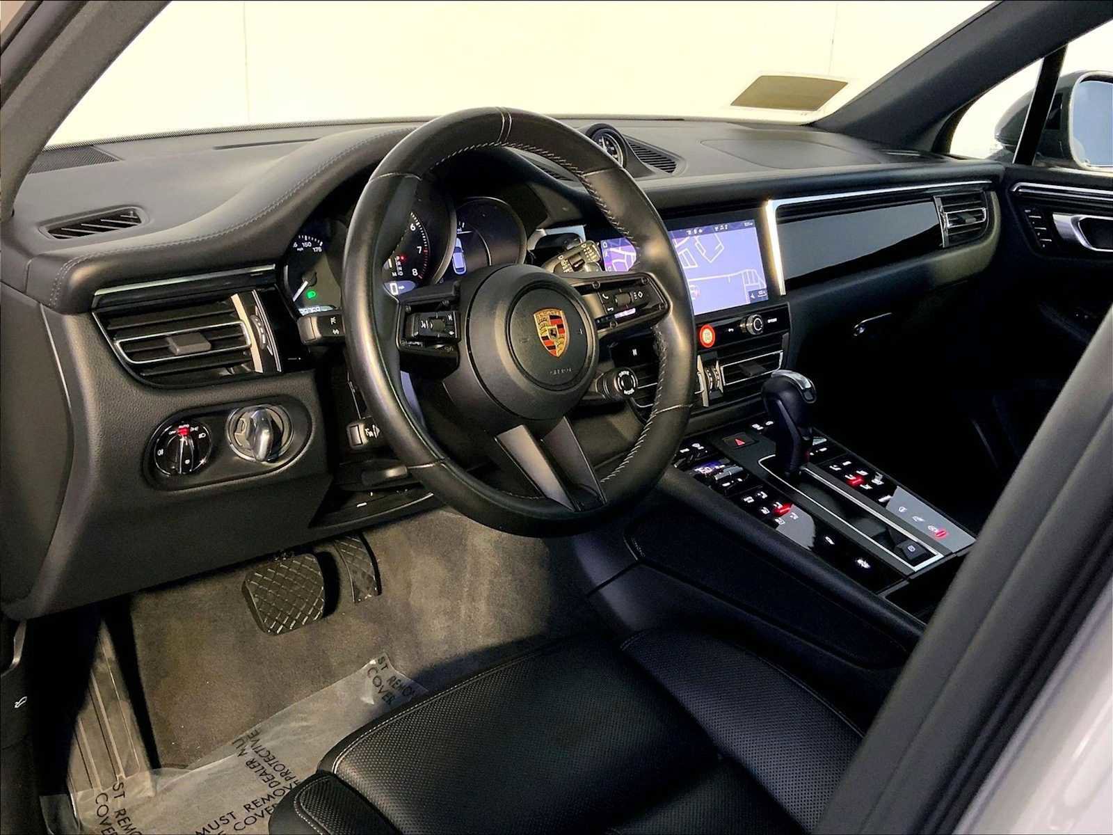 Certified 2023 Porsche Macan Turbo image 4