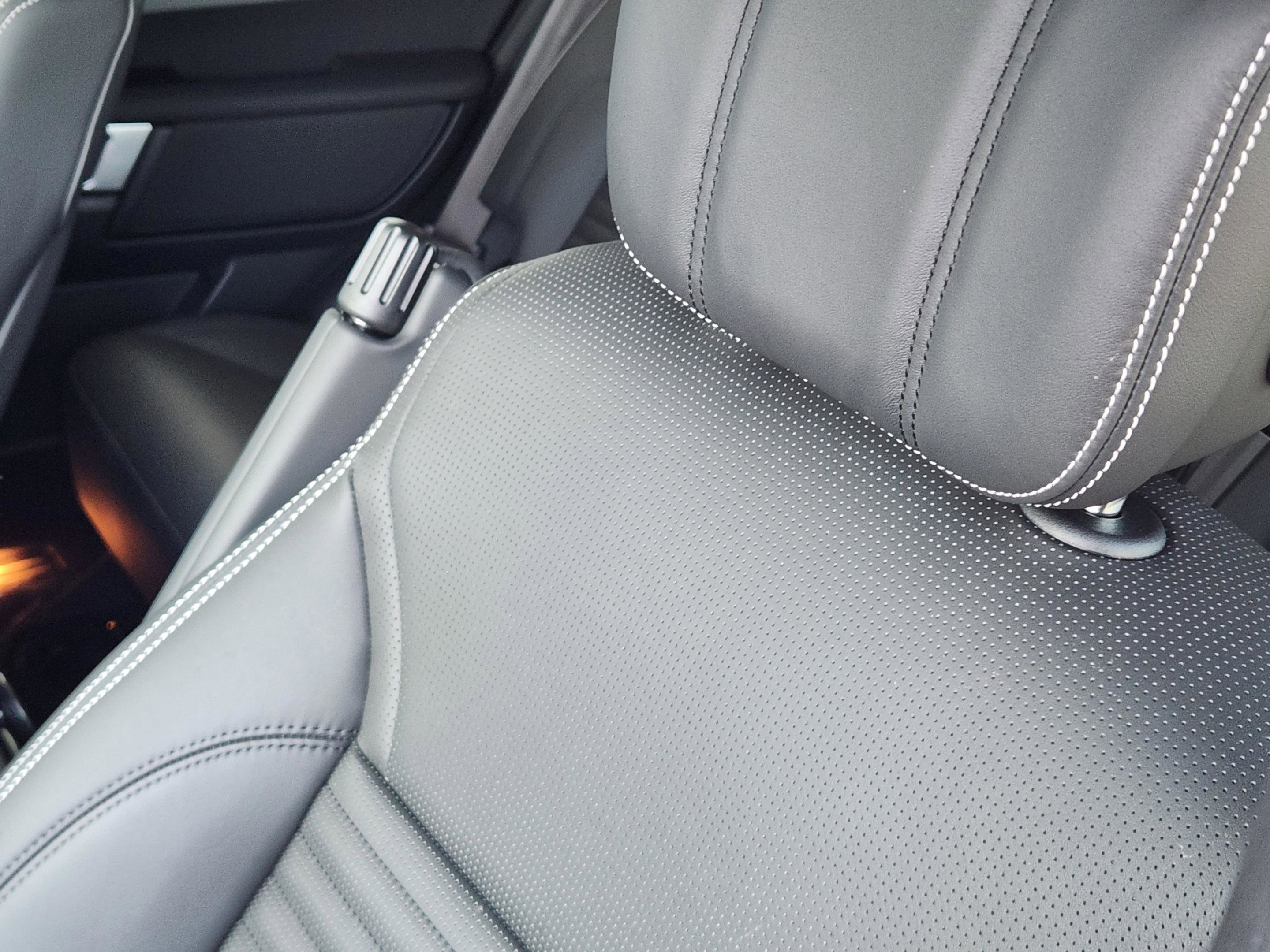 New 2025 Land Rover Discovery Dynamic SE image 10