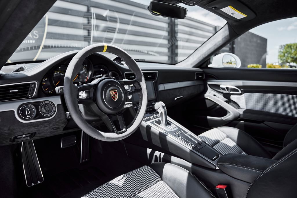 Used 2018 Porsche 911 GT3 RWD image 2