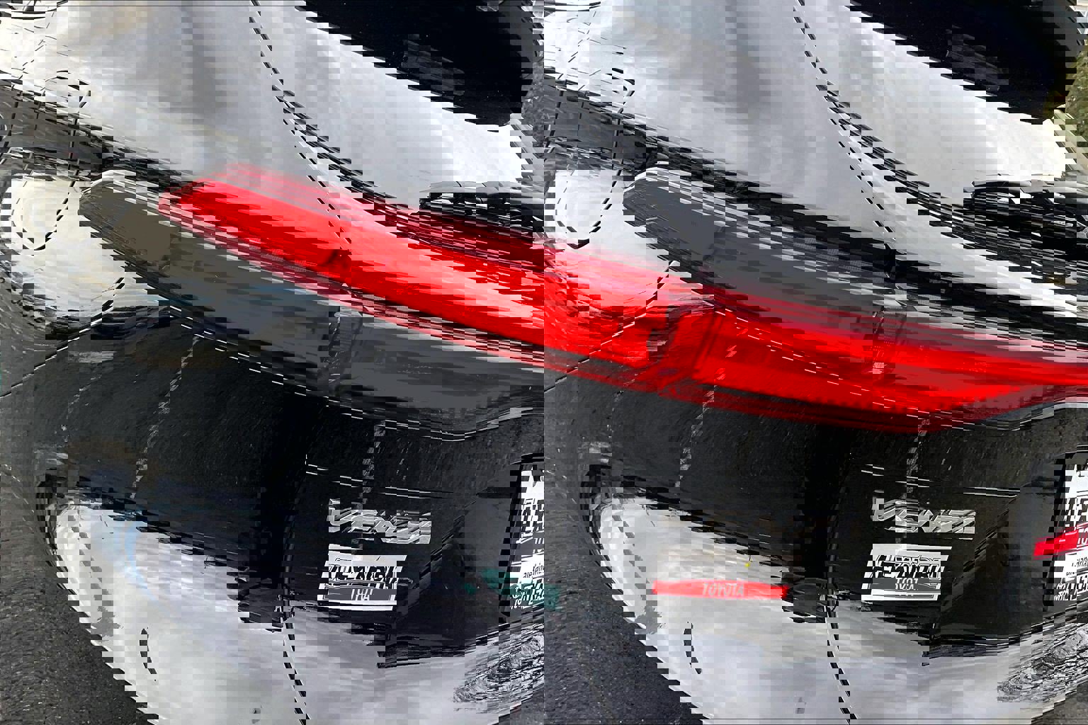 Used 2023 Toyota Venza LE image 26