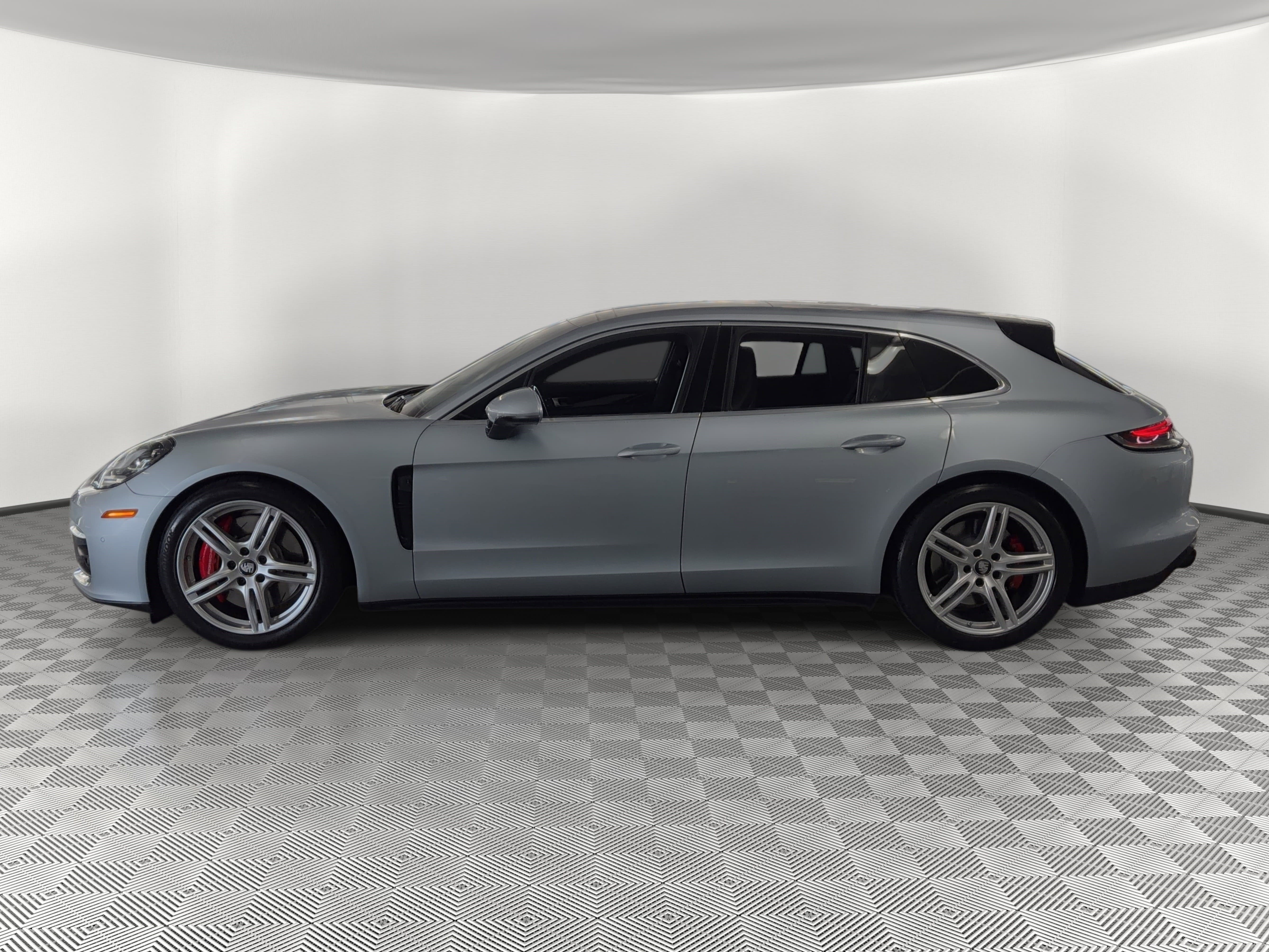 Used 2023 Porsche Panamera 4S image 2