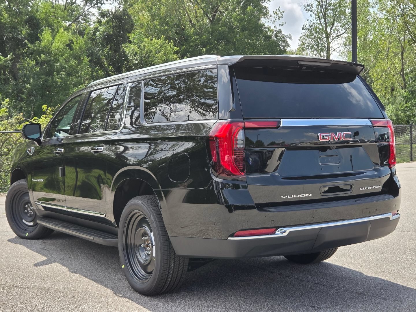 New 2026 GMC Yukon XL Elevation w/ LPO, Elevation Black Package AWD/4WD image 15