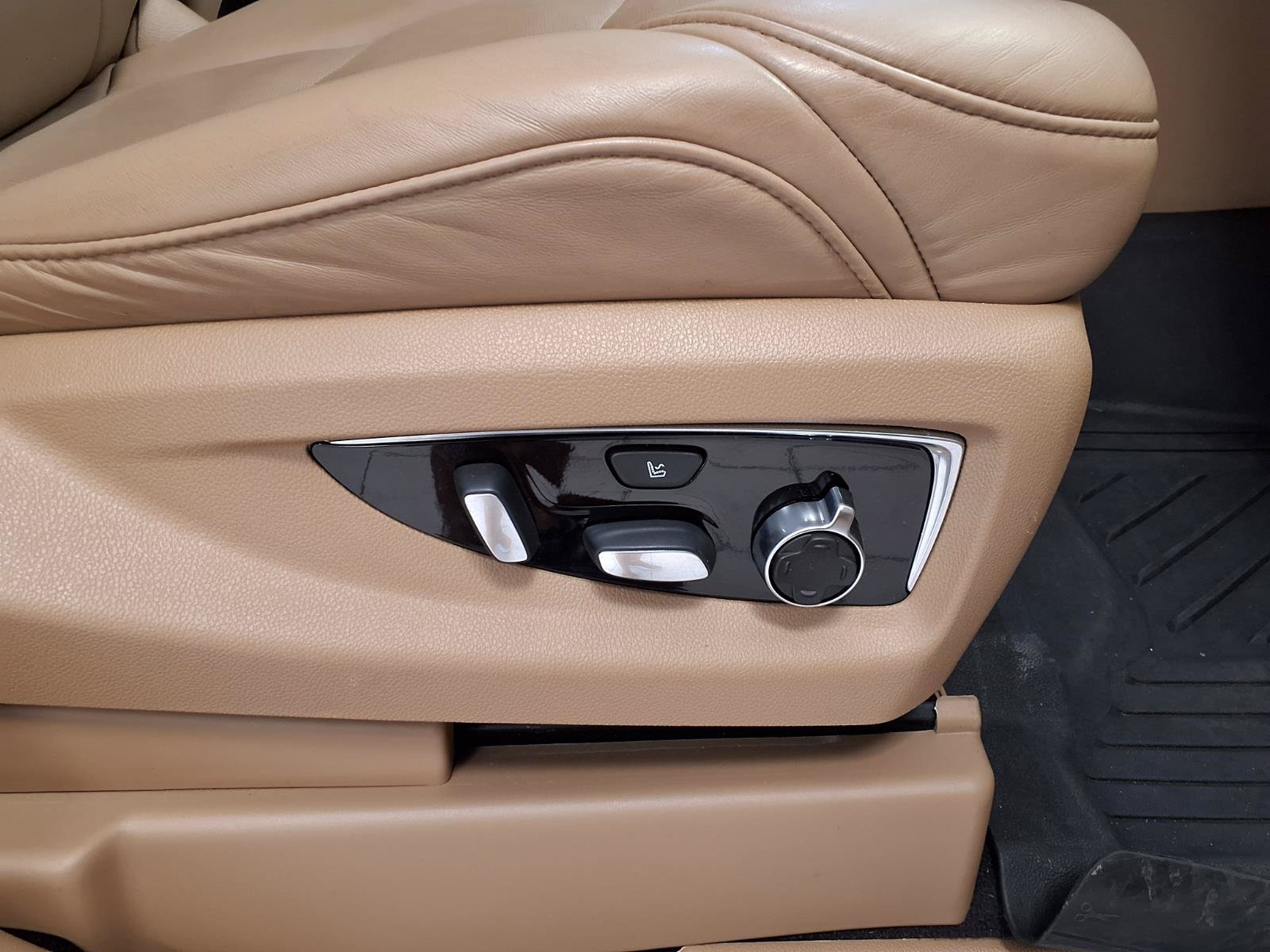 Used 2019 Cadillac Escalade ESV Platinum AWD/4WD image 11