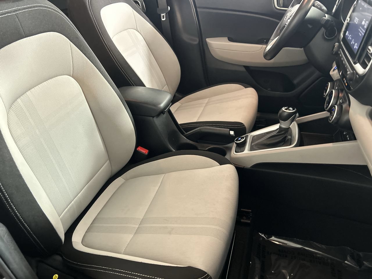 Used 2025 Hyundai Venue SEL FWD image 27
