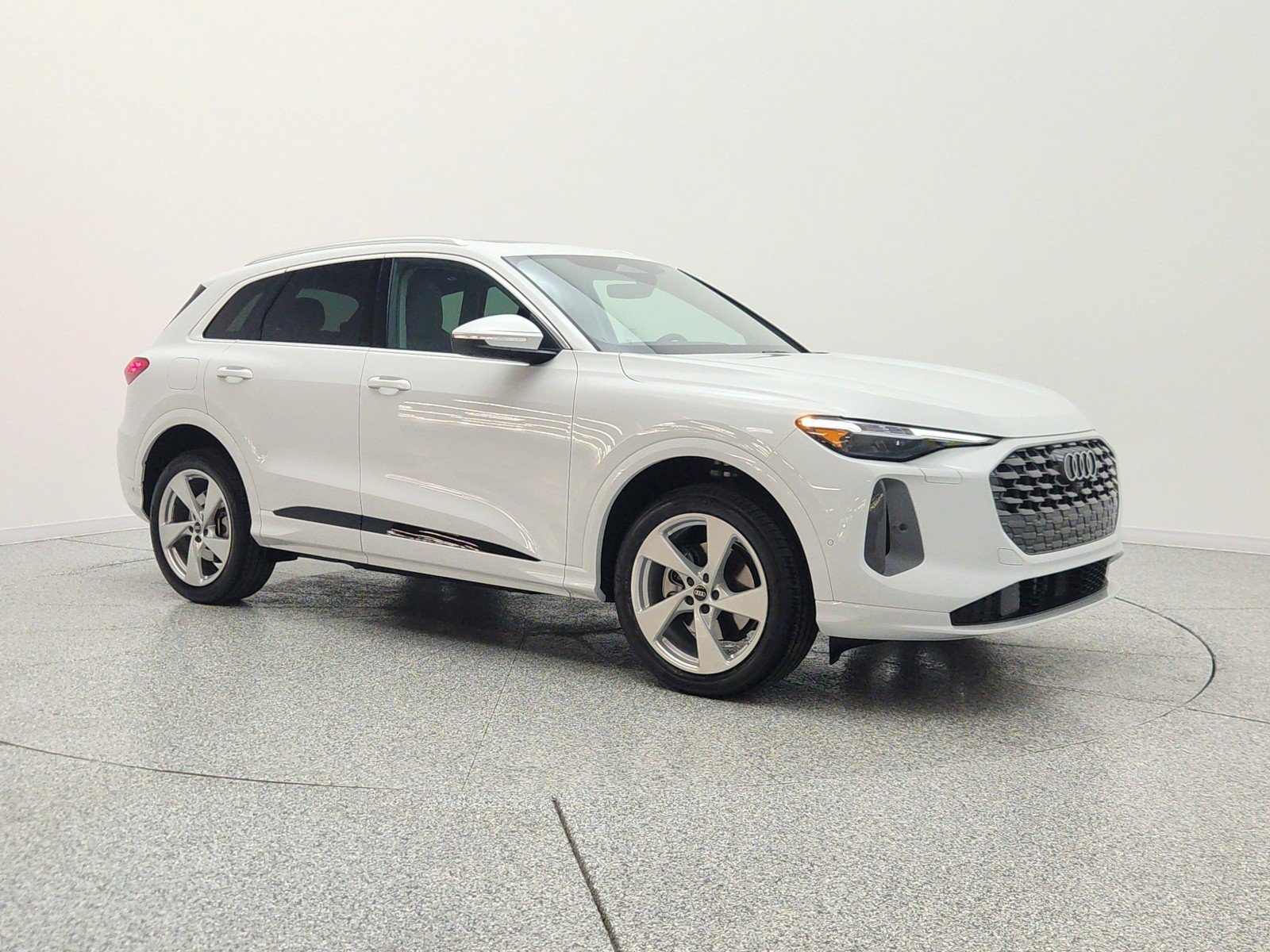 Used 2025 Audi Q5 Premium Plus w/ Premium Plus AWD/4WD image 3