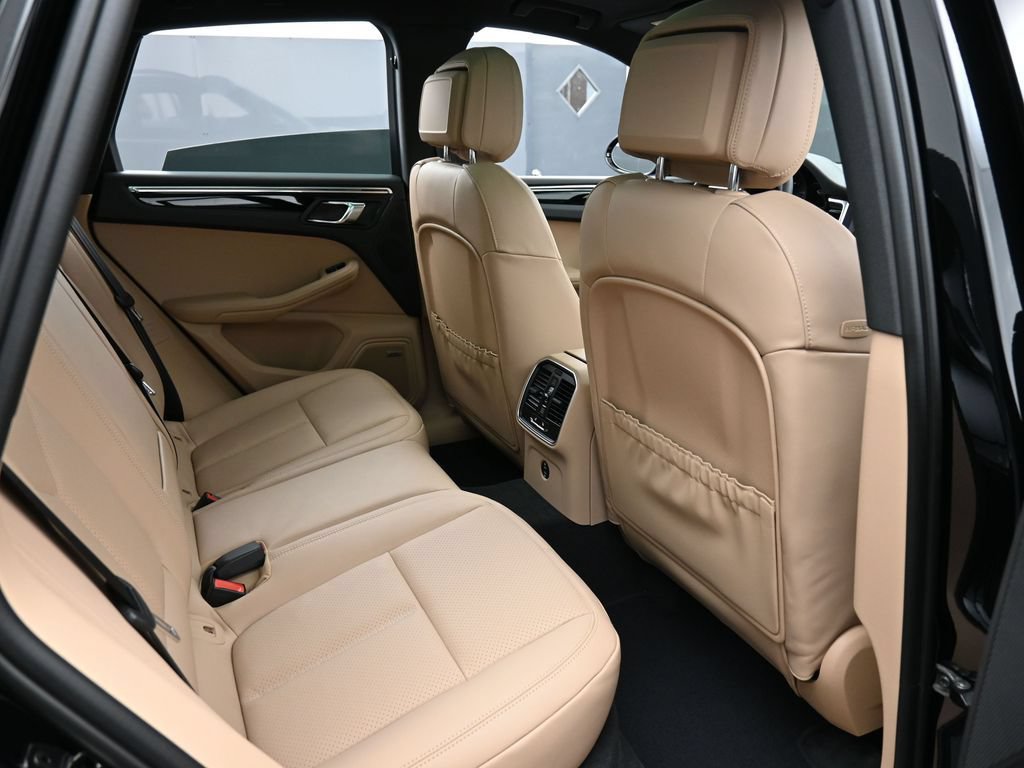 Certified 2026 Porsche Macan AWD/4WD image 28