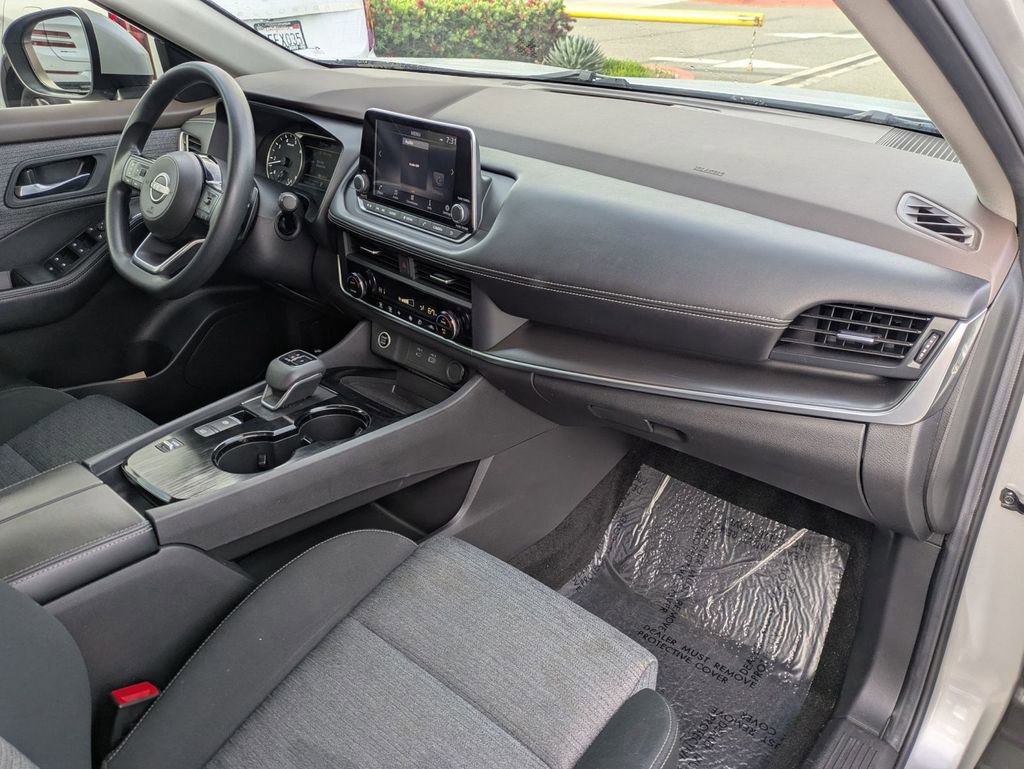 Used 2023 Nissan Rogue SV FWD image 31