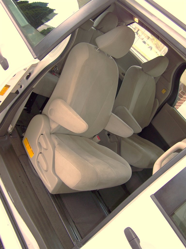 Used 2013 Toyota Sienna L FWD image 14