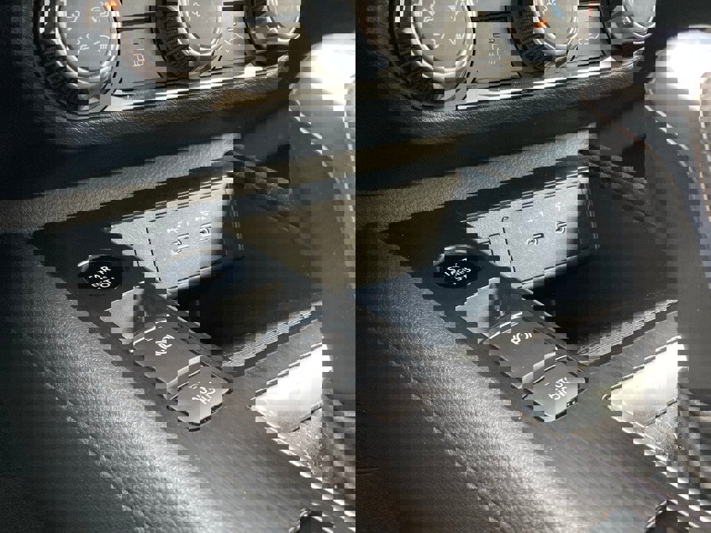 Used 2025 Nissan Kicks SV image 22