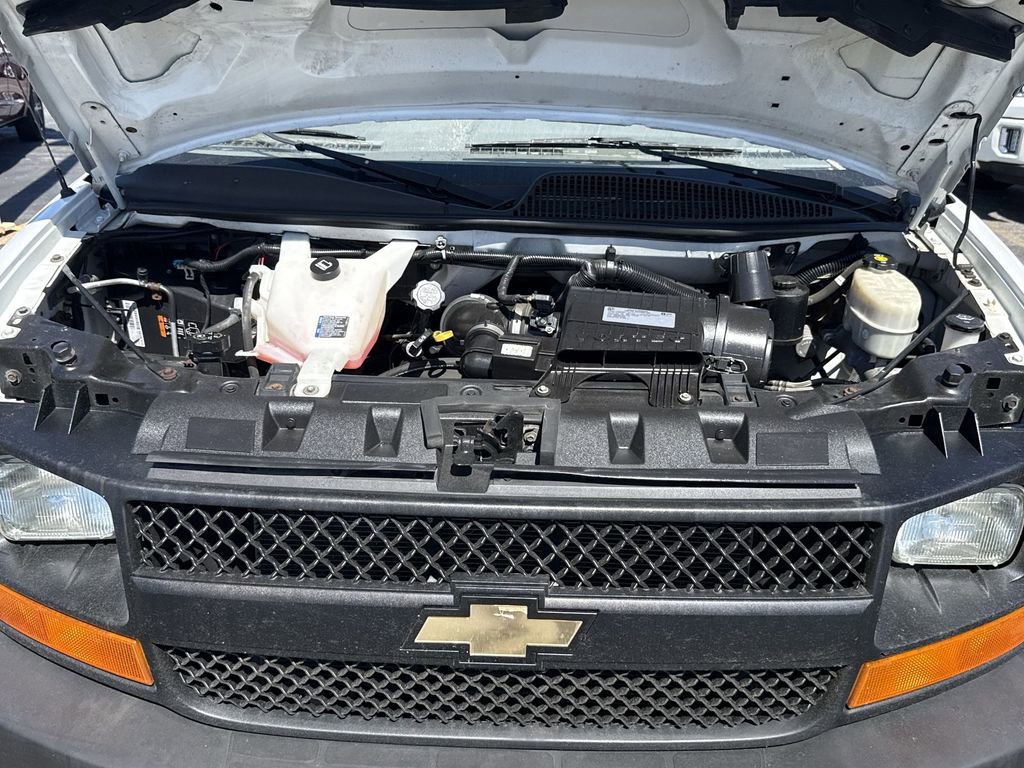Used 2017 Chevrolet Express 3500 Extended RWD image 25