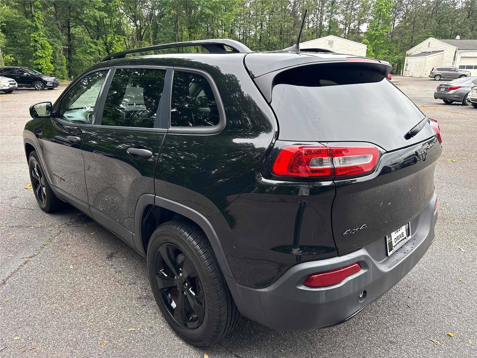 Used 2017 Jeep Cherokee Sport w/ Cold Weather Group AWD/4WD image 8