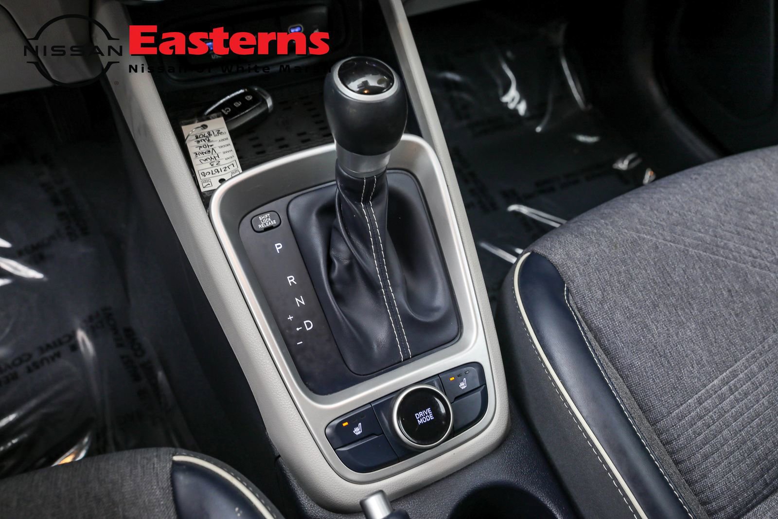 Used 2023 Hyundai Venue Limited image 17