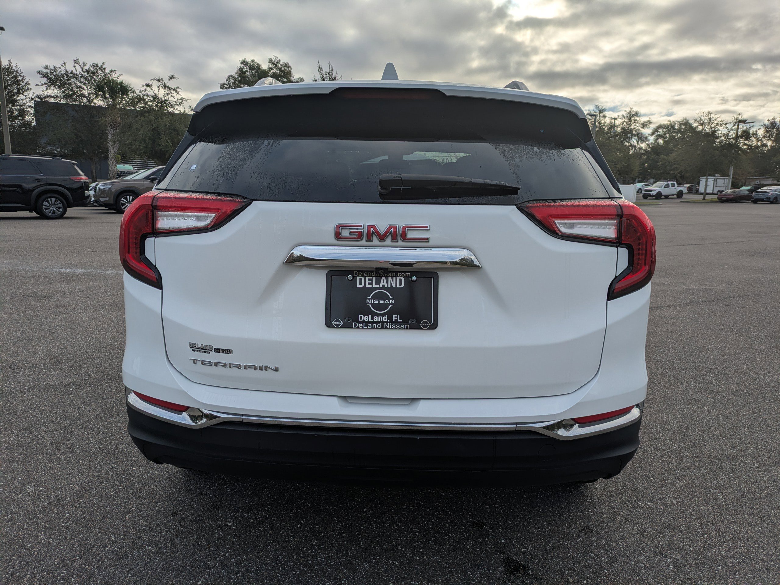 Used 2023 GMC Terrain SLT image 5