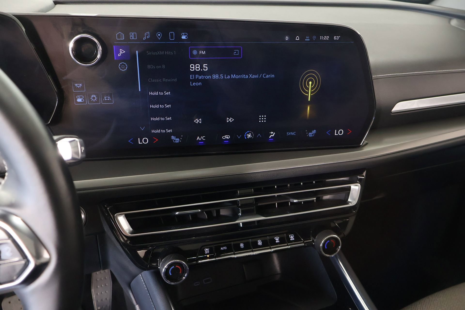 Used 2025 Chevrolet Traverse LT w/ Sun and Wheel Package image 5