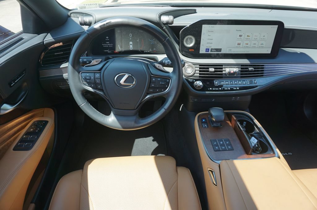 Used 2024 Lexus LS 500 RWD image 6