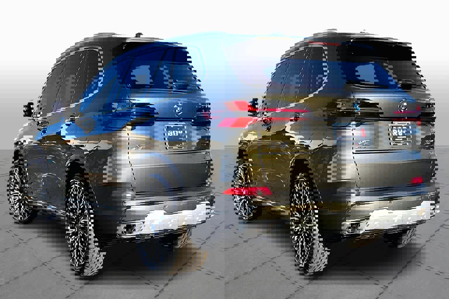 Used 2024 BMW X5 xDrive40i w/ Parking Assistance Package image 13