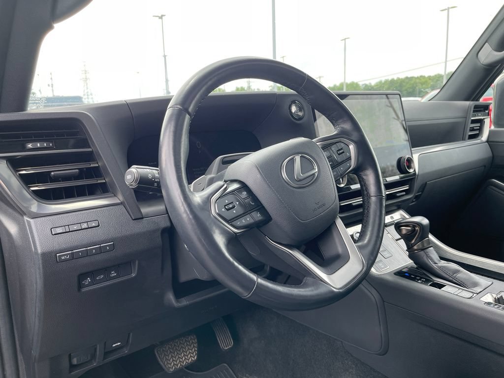 Used 2024 Lexus GX 550 w/ Accessory Package (2T) AWD/4WD image 18