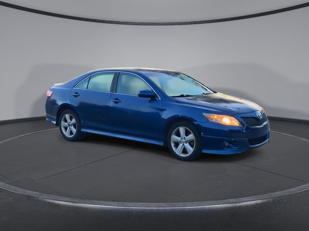 Used 2011 Toyota Camry SE w/ SE Extra-Value Pkg #1 FWD image 2